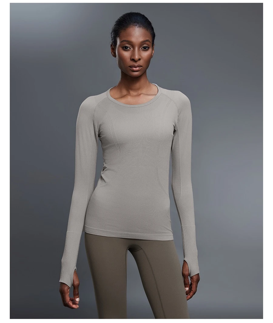 Slim fit seamless activewear top with breathable stretch fabric-mud grey