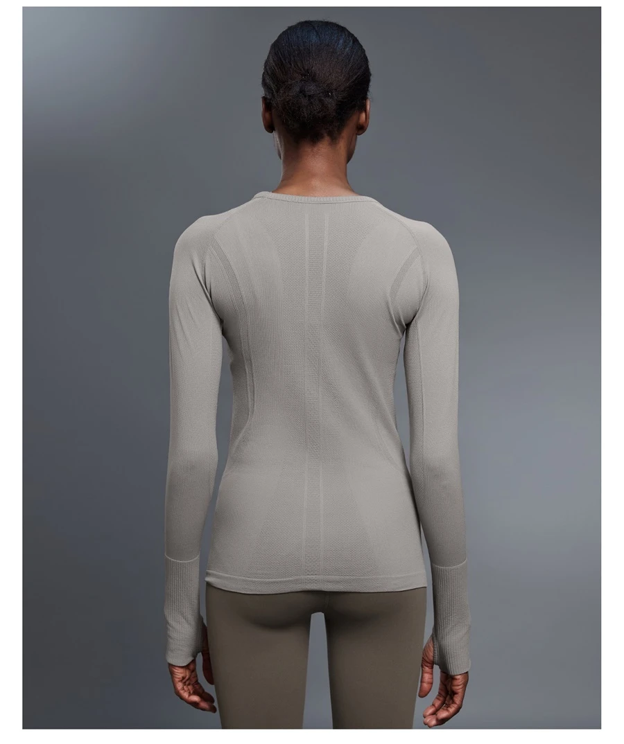 Slim fit seamless activewear top with breathable stretch fabric-mud grey