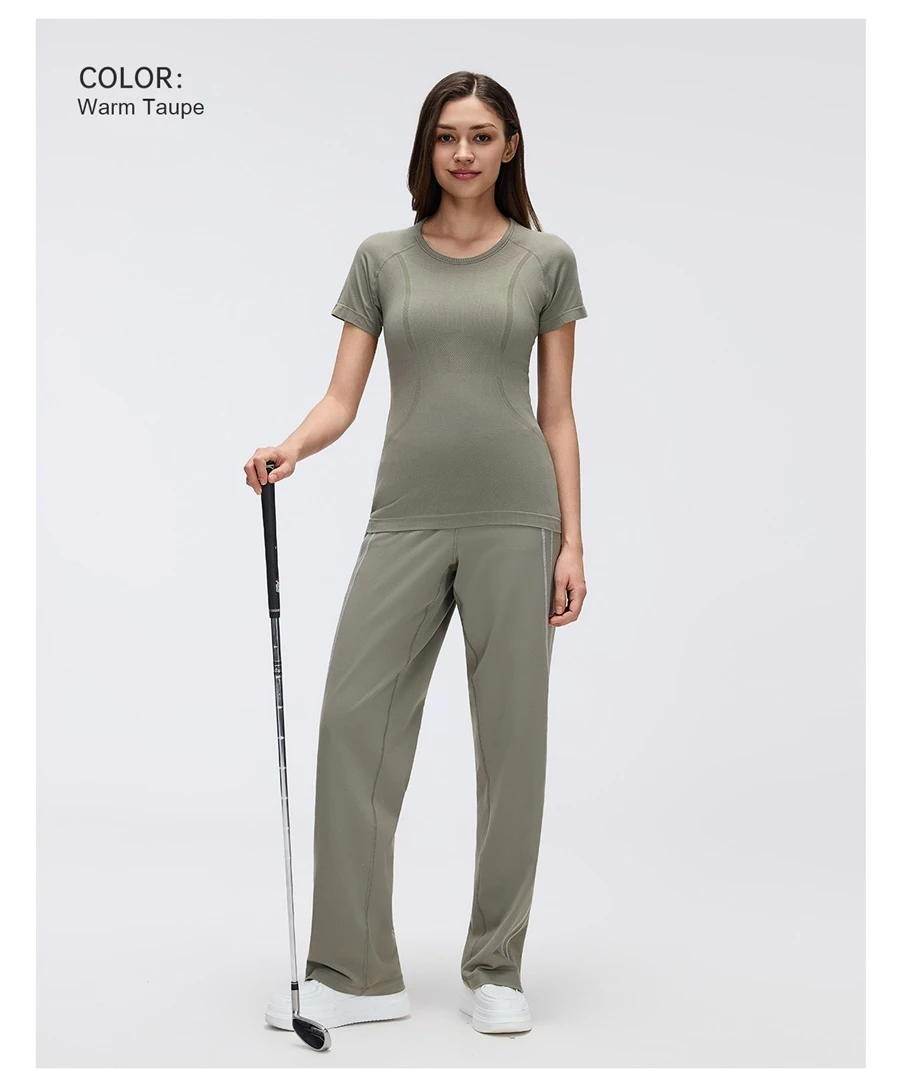 Women's slim fit seamless gym shirt with crew neck and stretch sleeves
