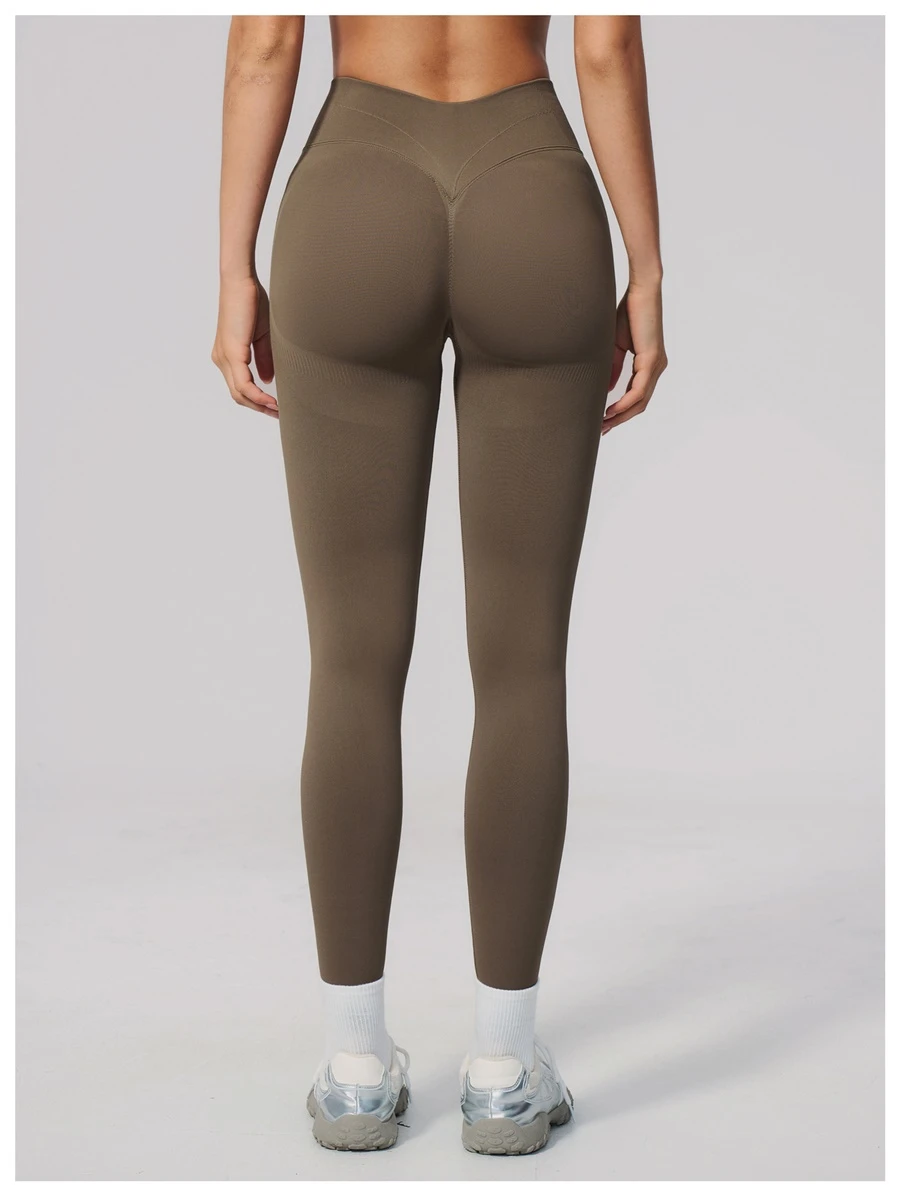 Booty lifting yoga leggings featuring sculpting contour seams-coffee brown
