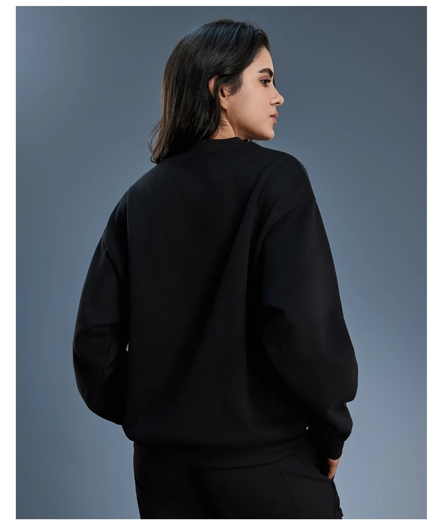 Women's relaxed fit sweatshirt with soft fleece-lined interior-black