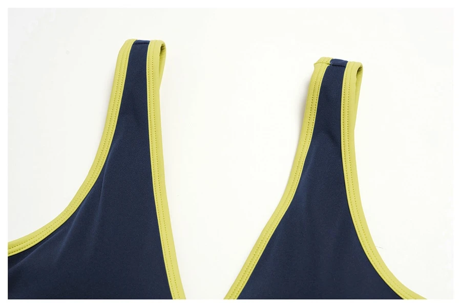 Women's contrast trim workout bra with removable padded cups